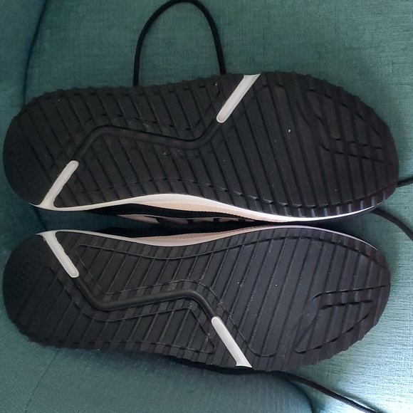 Puma Soft Foam Sneakers - Picture 8 of 9